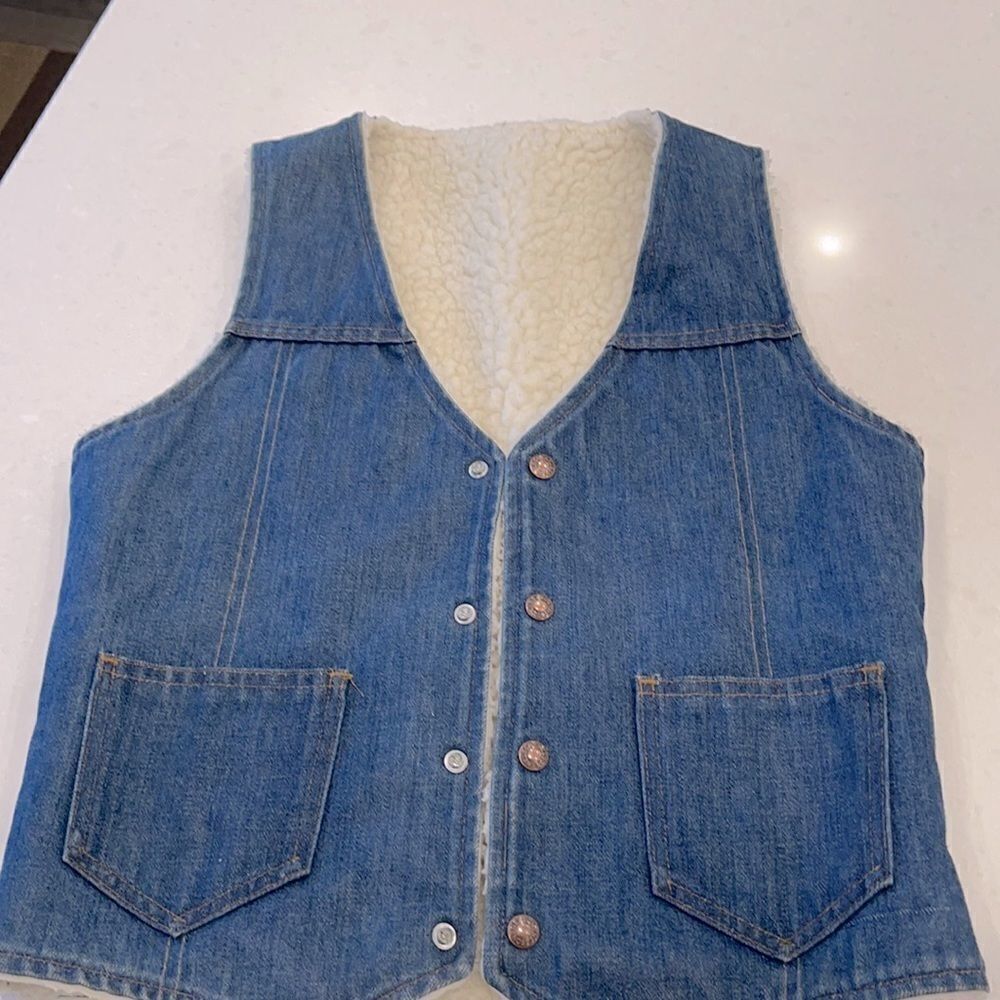 Nelson brand vest 18 1/2 inches pit to pit, men’s small?  super cool vintage
